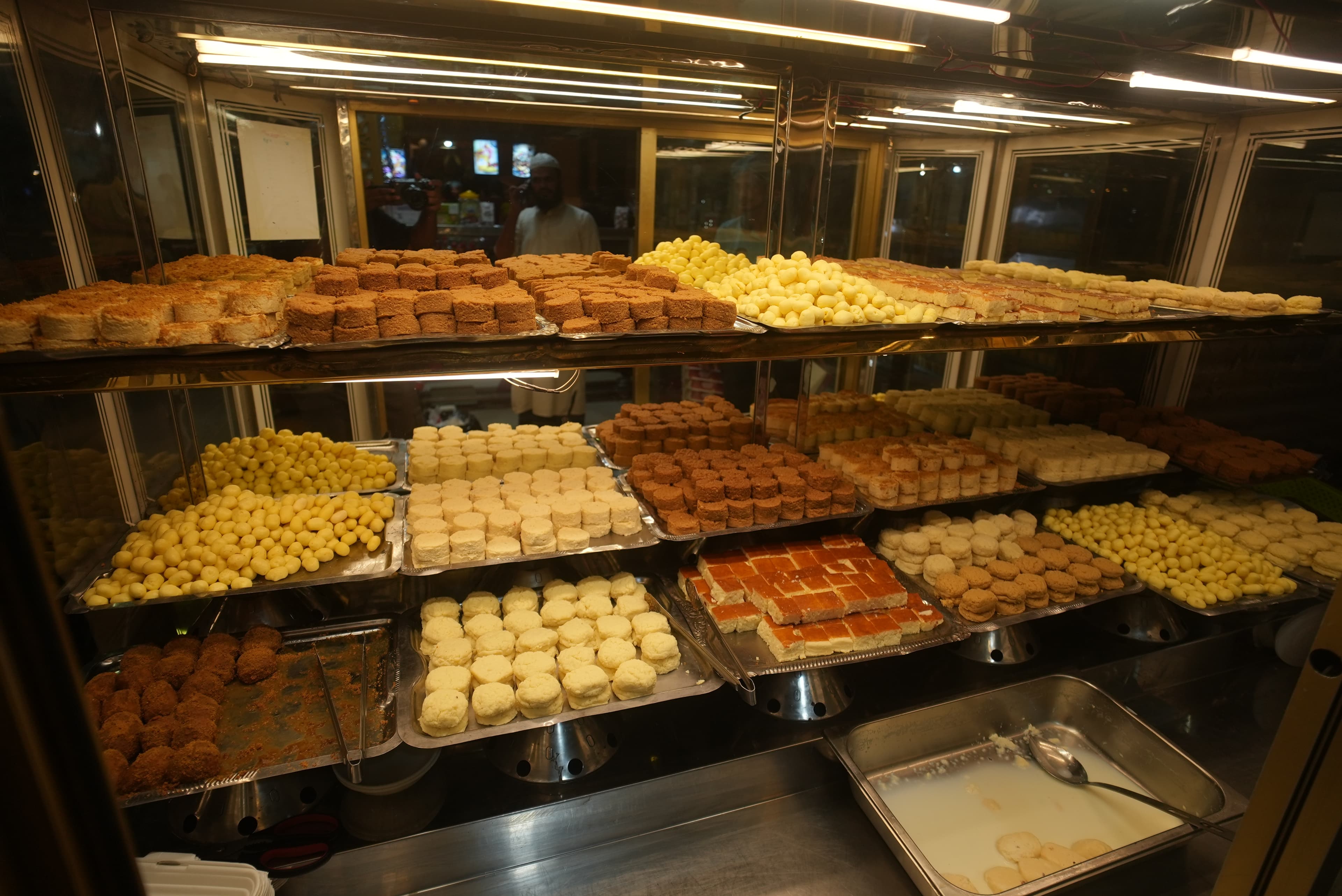 Sampan Sweet Box