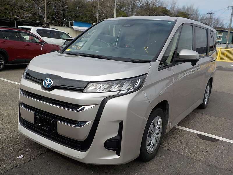 Toyota Noah Hybrid X Package