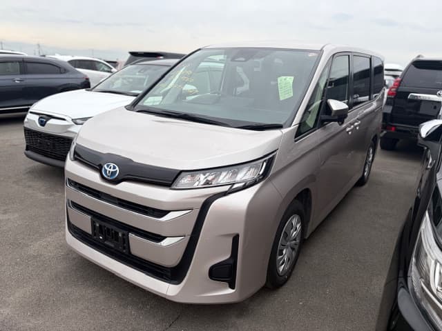 Toyota Noah Hybrid X Package